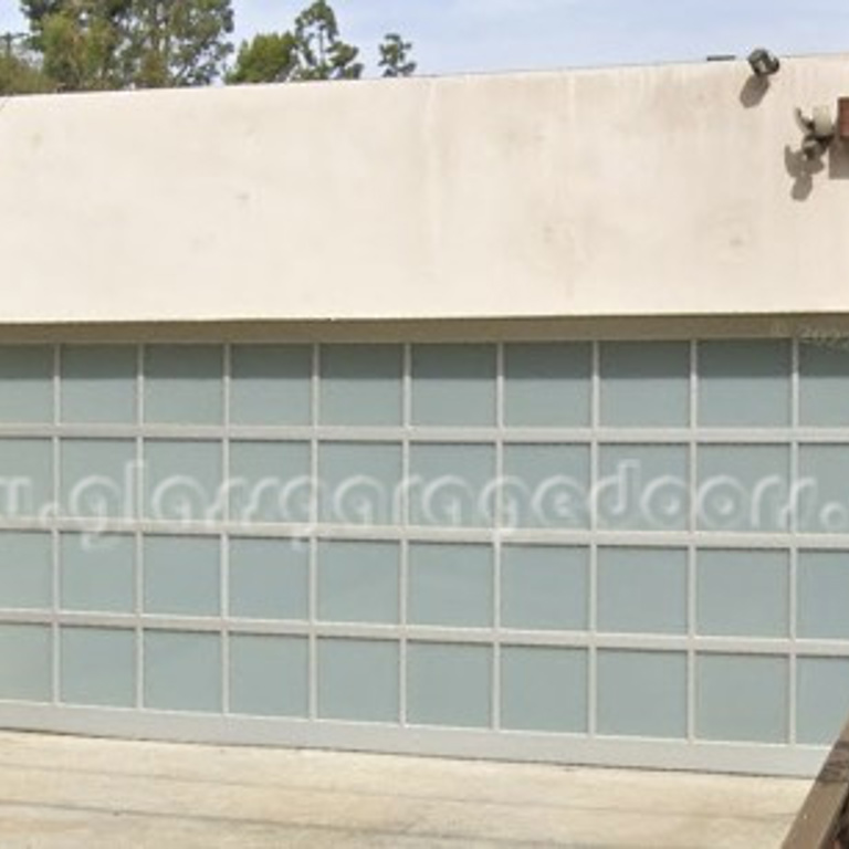 residential glass garage door on Tacoma Avenue, Los Angeles, California