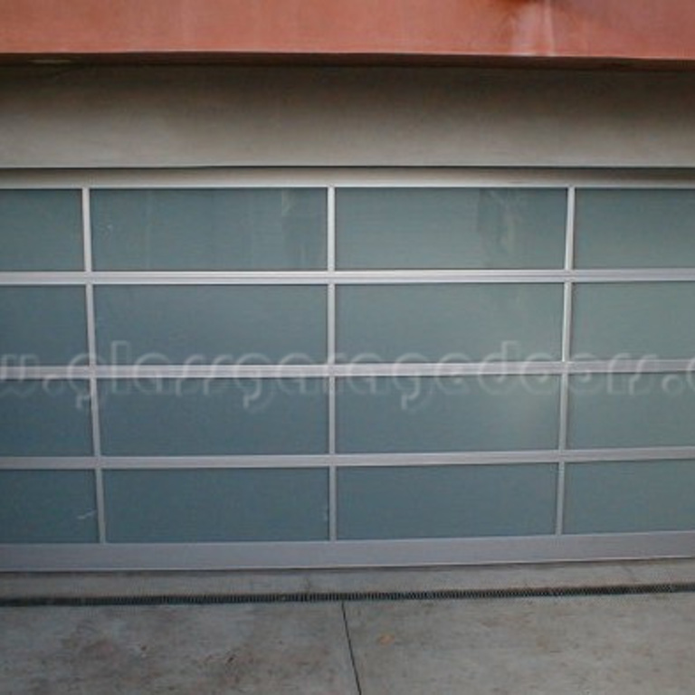 Modern glass garage door on Blanche Road in Manhattan Beach, California